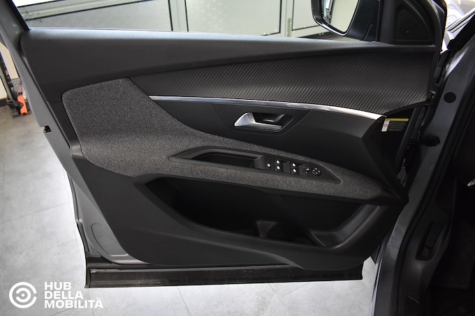 PEUGEOT 3008 BlueHDi 130 S&S EAT8 Active Business